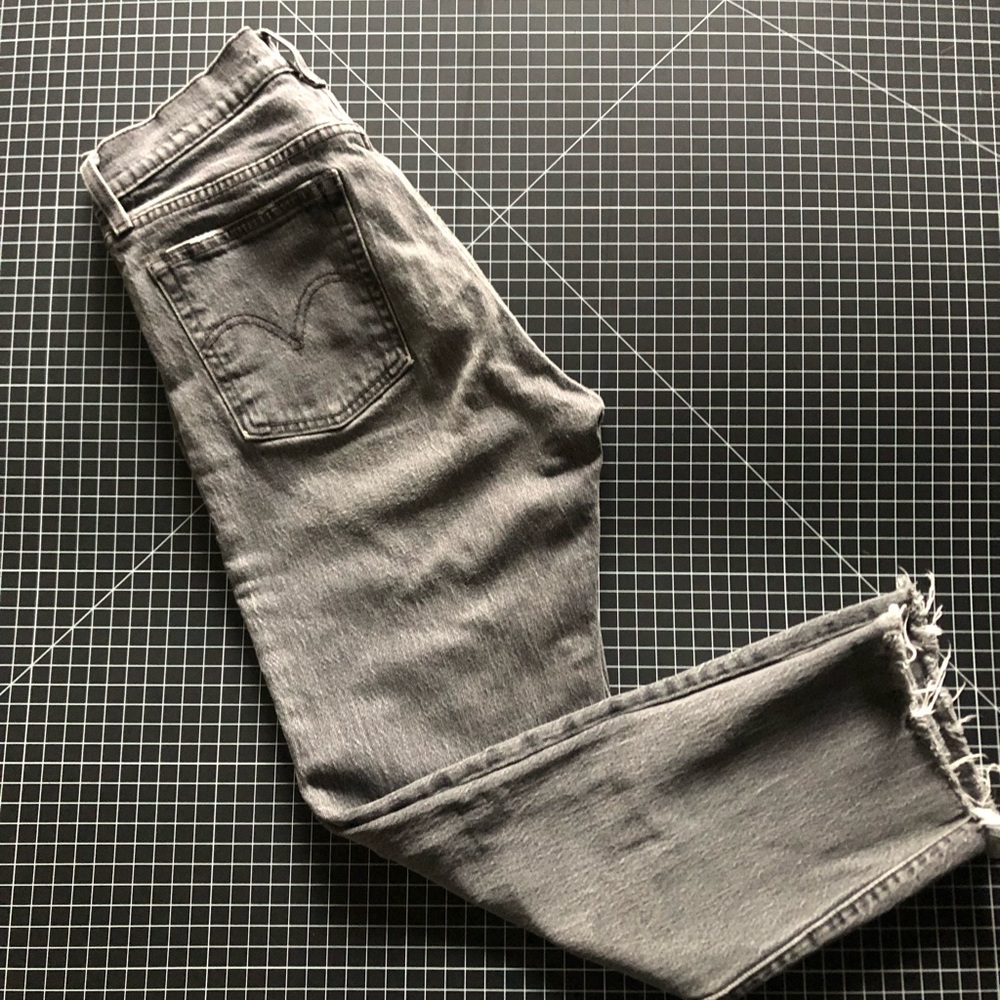 Levi’s straight leg wedgie jeans with a raw hem